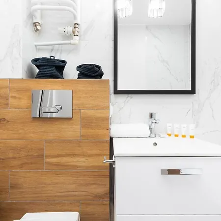 Beautiful Two-bedroom Bielany By Renters Lejlighed *
