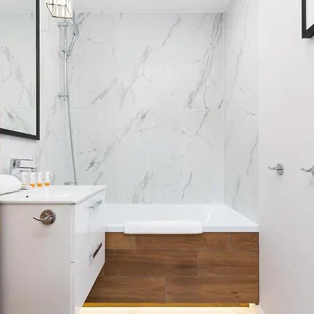 Beautiful Two-bedroom Bielany By Renters Warszawa