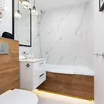 Beautiful Two-bedroom Bielany By Renters Appartement