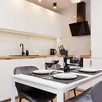 Beautiful Two-bedroom Bielany By Renters Appartement Warschau