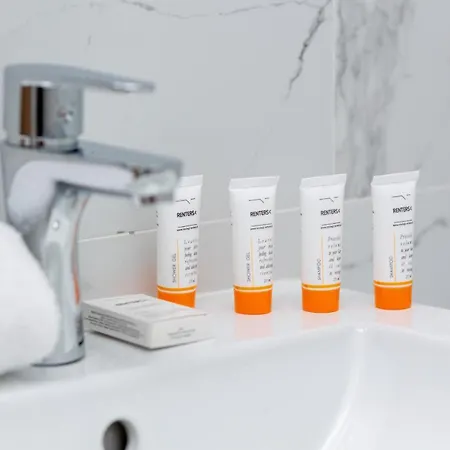 아파트 Beautiful Two-bedroom Bielany By Renters 바르샤바