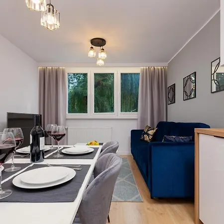 Beautiful Two-bedroom Bielany By Renters 바르샤바