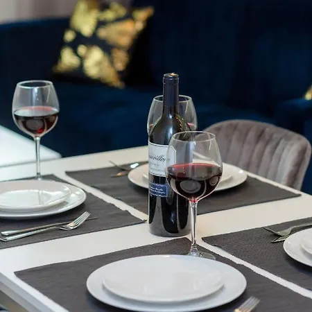 Beautiful Two-bedroom Bielany By Renters * ורשה