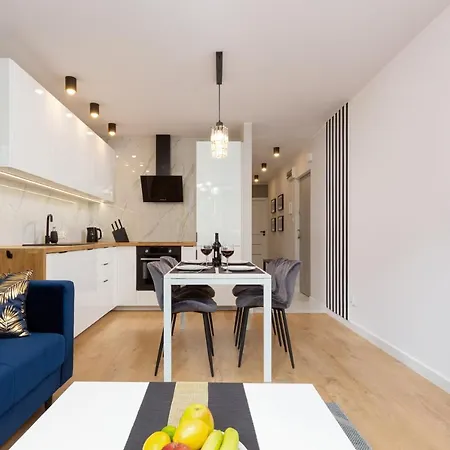 Beautiful Two-bedroom Bielany By Renters Varsó