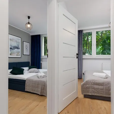 Beautiful Two-bedroom Bielany By Renters Apartman *