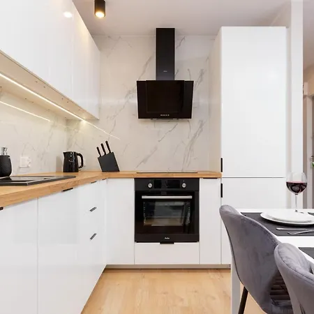 Beautiful Two-bedroom Bielany By Renters Varsó