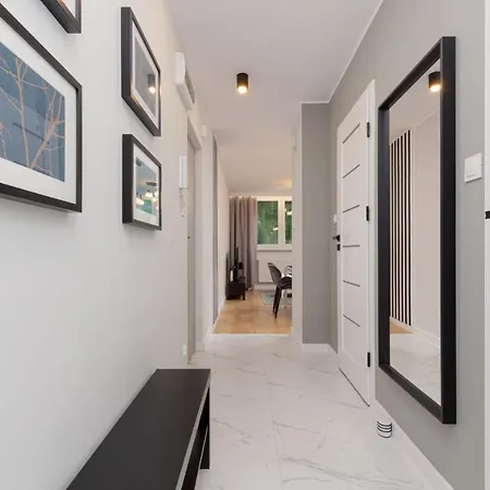 Beautiful Two-bedroom Bielany By Renters * Varsó